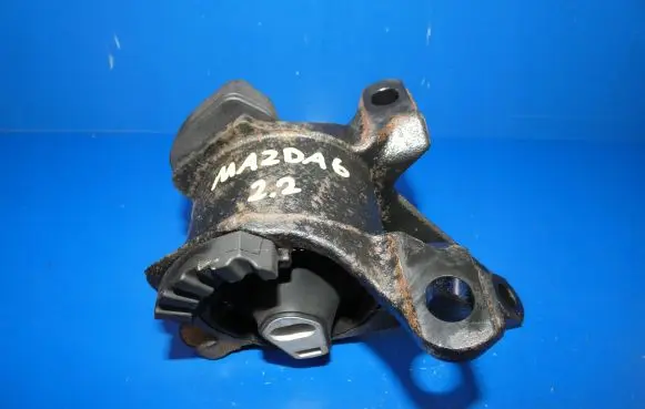 Mazda 3 II Engine mount bracket