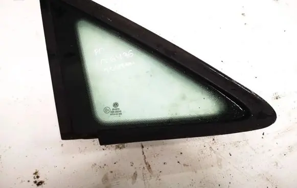 Volkswagen Touran I Front triangle window/glass 