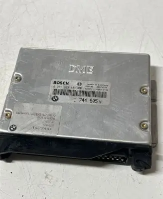 BMW 7 E38 Engine control unit/module 0261203484