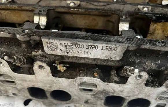Mercedes-Benz E W212 Engine head A6420109720 6420109820