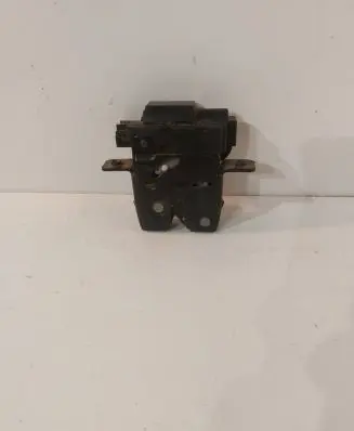 Loading door lock