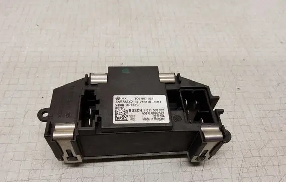Volkswagen PASSAT B6 Heater blower motor/fan resistor 3C0907521 CZ2468105381