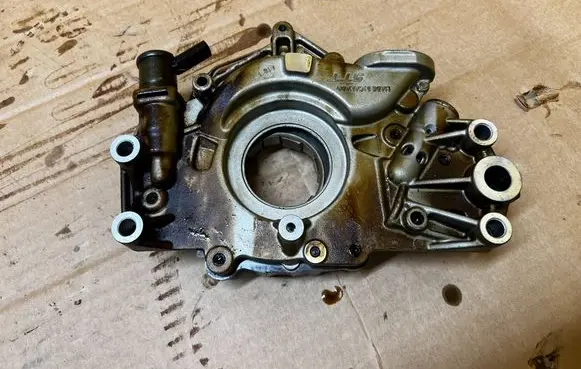 Cadillac Escalade Oil pump 1761