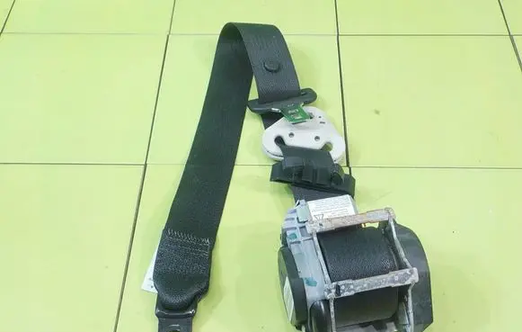 Jeep Patriot Front seatbelt 605673964C 16AB105