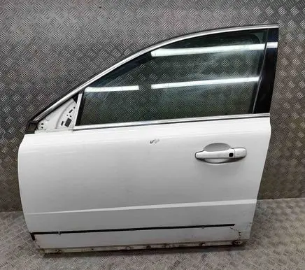 Volvo V70 Front door 31335565