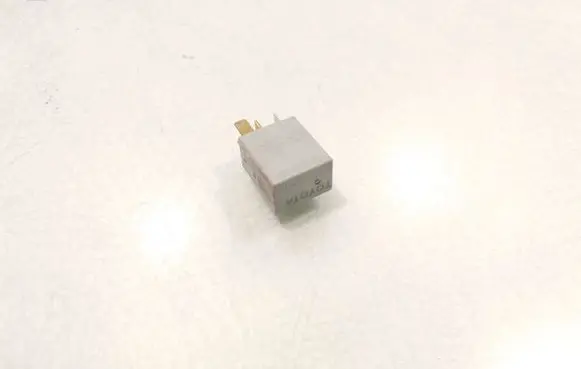 Toyota Avensis T270 Other relay 90080-87019