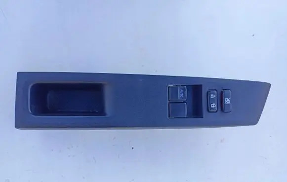 Toyota Yaris Tailgate/trunk/boot open switch 0D330