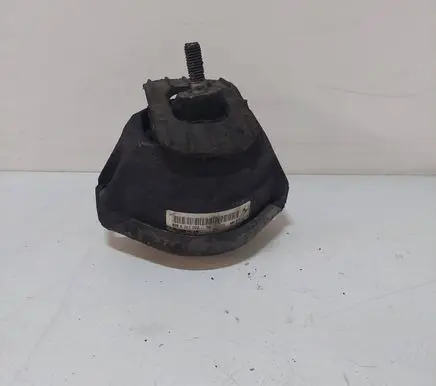 BMW 5 E60 E61 Engine mount bracket 6761092