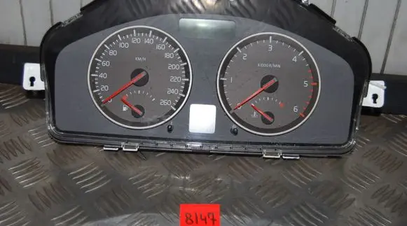 Volvo V50 Speedometer (instrument cluster) 30728645