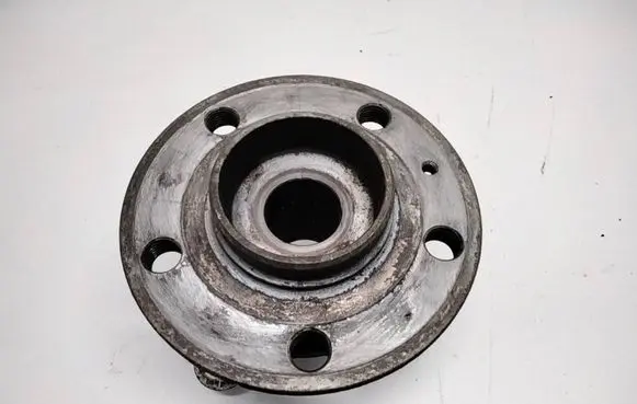 Volvo V70 Front wheel hub