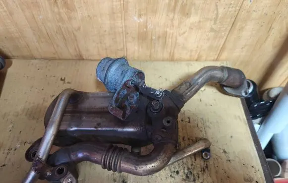 Opel Astra J EGR valve cooler Y822310006 98073074
