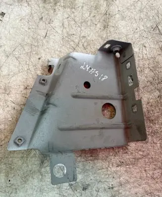 Renault Master III Fender mounting bracket 631236296R
