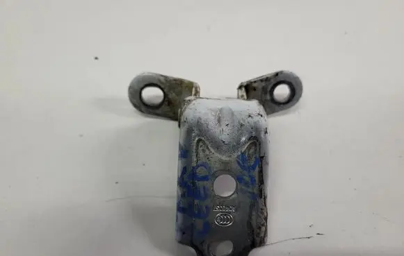 KIA Ceed Front door upper hinge