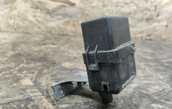 Nissan Tiida C11 Relay mounting block 