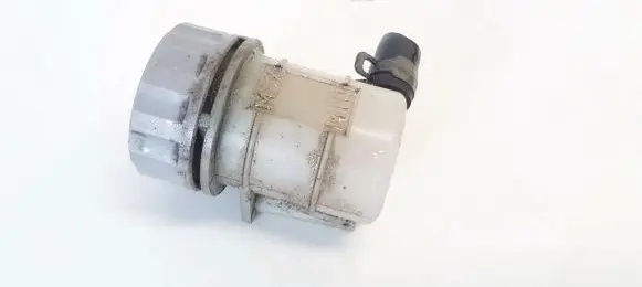 Honda CR-V Brake fluid reservoir 