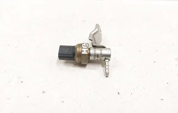 Mercedes-Benz C W204 Fuel pressure sensor A0045421618 A6510701381