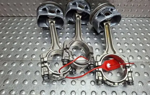 Opel Karl Piston with connecting rod S27635624 B10XE L5Q