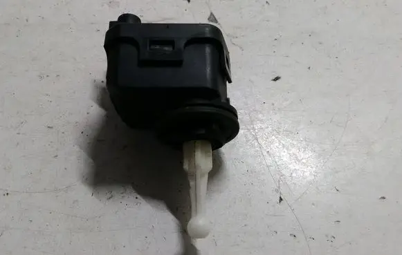 Volvo S40, V40 Headlight level adjustment motor 007878