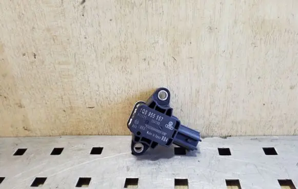 Volkswagen Eos Airbag deployment crash/impact sensor 1Q0955557