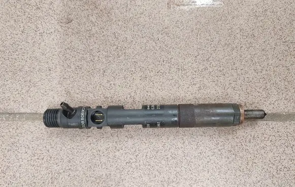 Nissan Note (E11) Fuel injector 8200421359 H8200421897