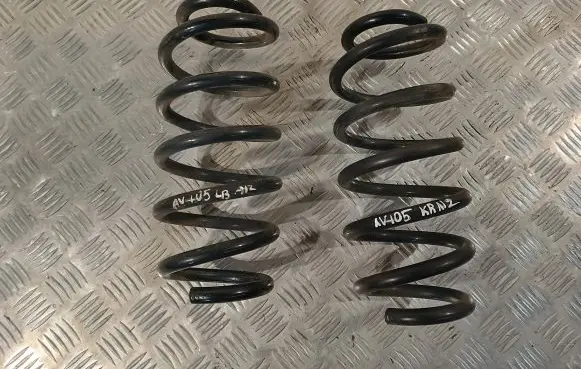 Toyota Avensis T270 Rear coil spring 4823105500