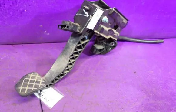 Audi A2 Clutch pedal 8Z1721059
