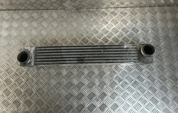 BMW 5 E60 E61 Intercooler radiator 7795823