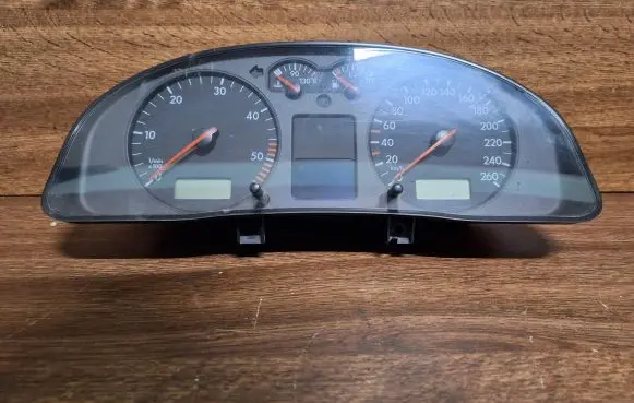 Volkswagen PASSAT B5 Speedometer (instrument cluster) 3B0920822A 110008961015