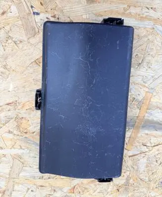 Opel Insignia A Fuse box cover 13222784
