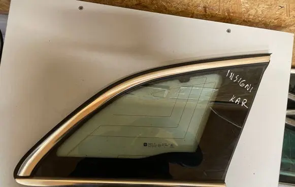 Opel Insignia A Rear side window