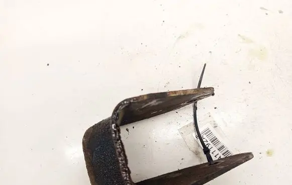 Mitsubishi Grandis Engine mounting bracket 