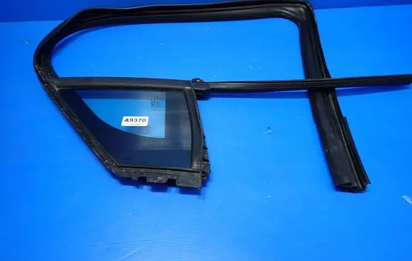KIA Sportage Front door window glass four-door 82530-R2000