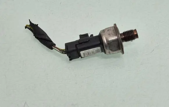 Volvo V50 Fuel pressure sensor 