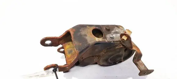 Engine mount bracket
