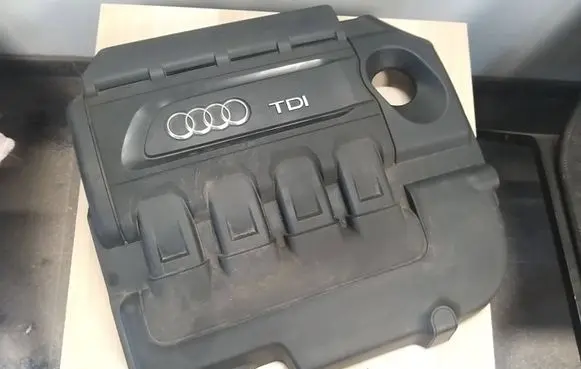 Audi A3 S3 8V Engine cover (trim) 04L103925L