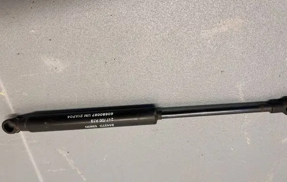 Alfa Romeo 159 Tailgate/trunk strut/damper 60680087