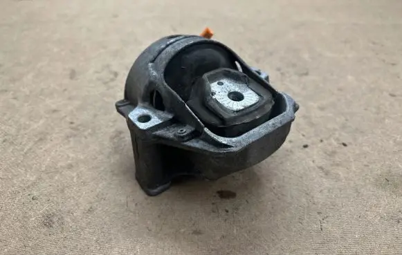 Audi A6 C7 Engine mount bracket 8R0199381