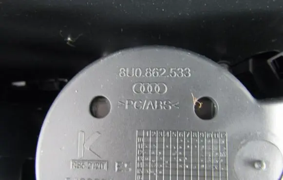 Audi Q3 8U Dashboard center trim panel 8U0864981A