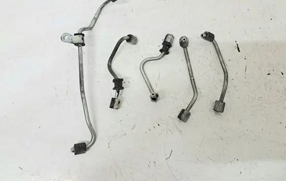 Fuel injector supply line/pipe
