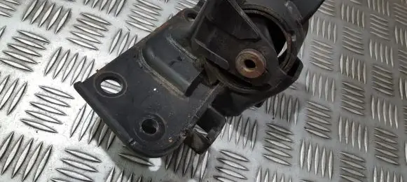 Toyota Auris 150 Engine mount bracket