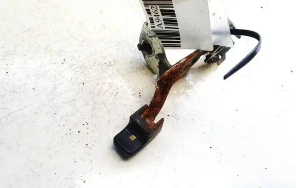 Mitsubishi Pajero Sport I Fuel tank opening switch 