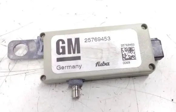 Cadillac CTS Aerial antenna amplifier 25769453