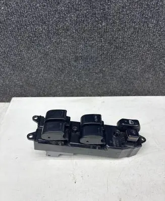 Toyota Prius (XW20) Electric window control switch 8482047021