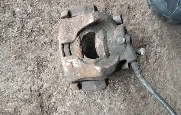 Volvo S60 Front brake caliper 741