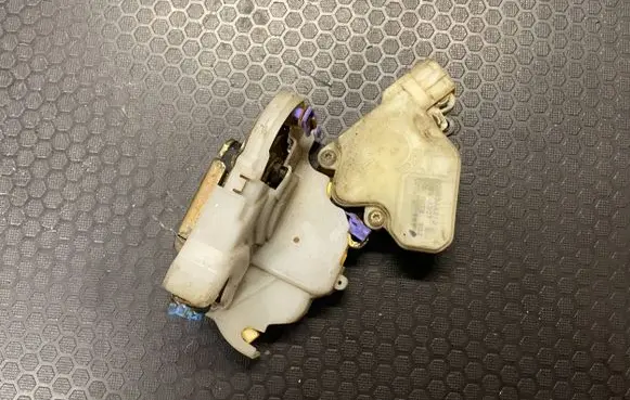 Nissan X-Trail T30 Front door lock 80553AA210 89A927 050202