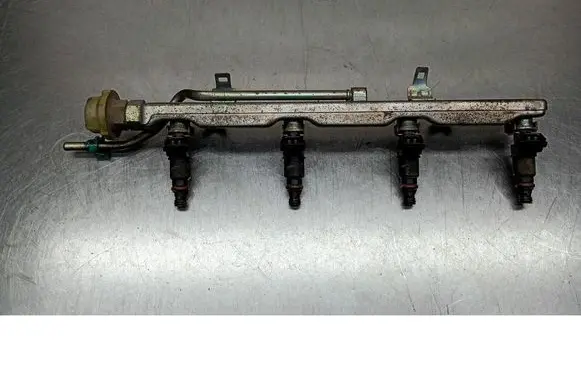 Honda CR-V Fuel injector supply line/pipe 