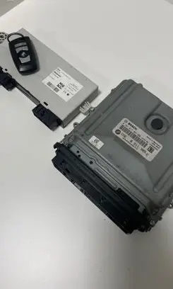 BMW 5 F10 F11 Engine control unit/module 8511385 0281017081