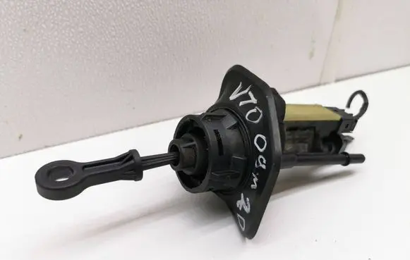 Volvo V70 Clutch master cylinder 6G917A542AC