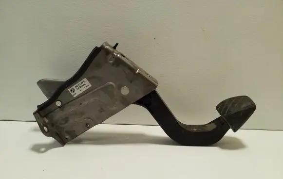 Volkswagen Amarok Clutch pedal 2H0721059C