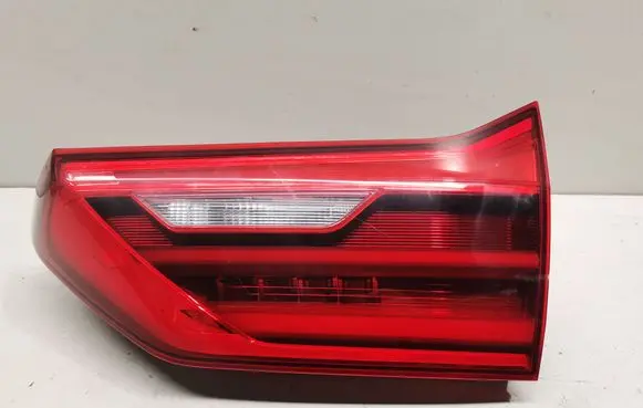 Tailgate rear/tail lights